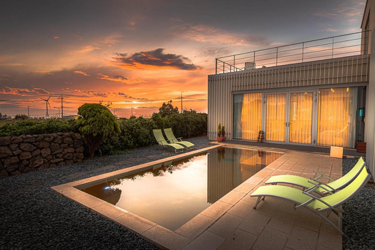 Boutique Pool Villa Namib Jeju Esterno foto