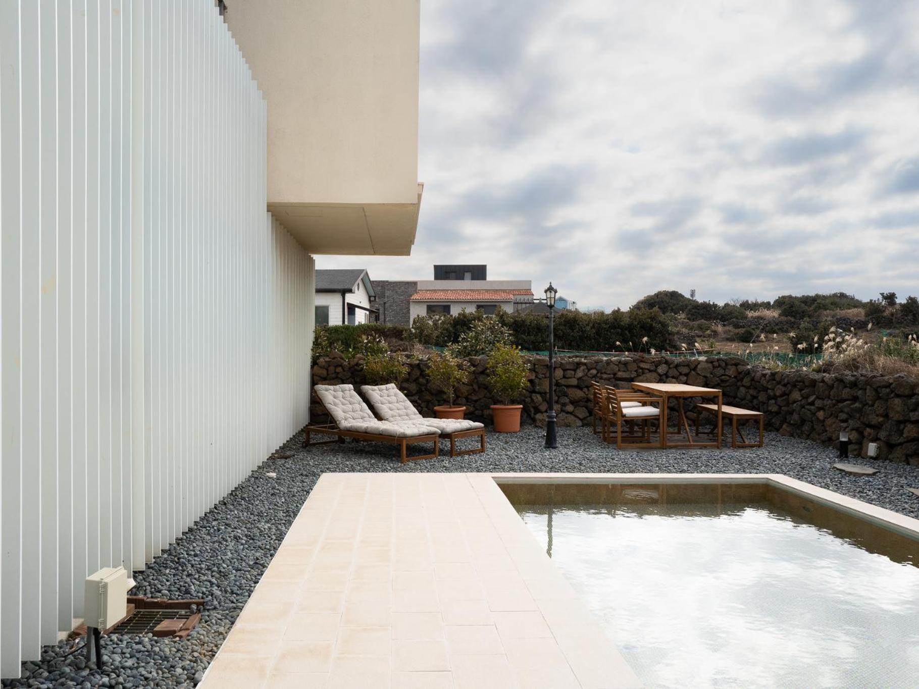 Boutique Pool Villa Namib Jeju Esterno foto